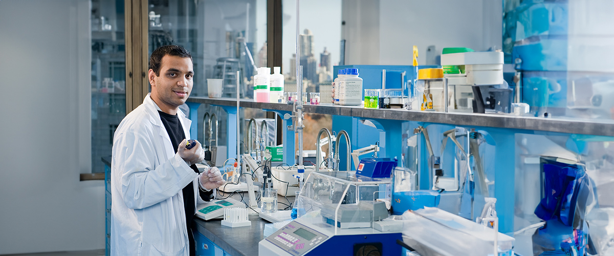 A student works on an experiment in a science lab at New York Tech.