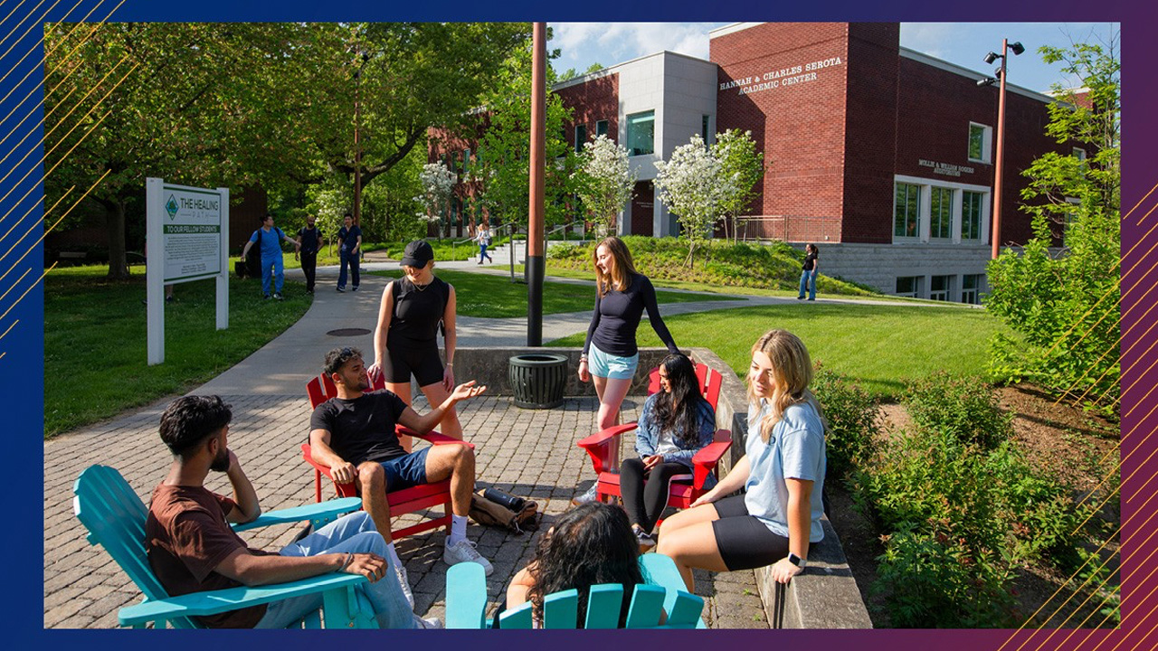 Group of students sitting in lawn chairs on quad.