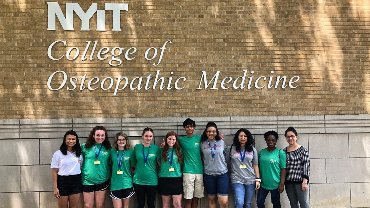 Group of students in front of NYITCOM building.